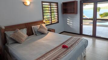 3 bedrooms, iron/ironing board, internet, bed sheets