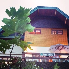 Exterior - Alto do Capivari, Campos do Jordao - 6 bedrooms, delicious and cozy house (Campos do Jordão)