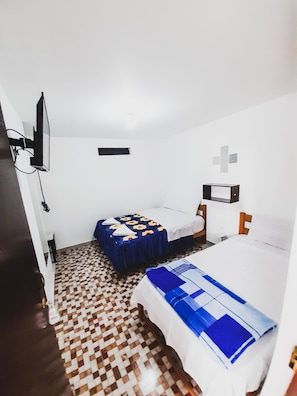 Family Triple Room | Blackout curtains, free WiFi