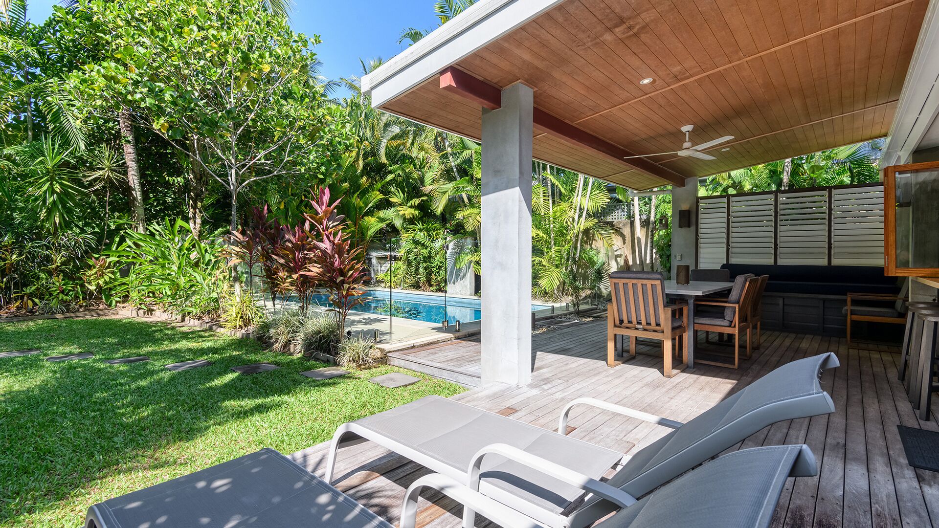 10 Sand Street - 3 Bedroom Beachhouse