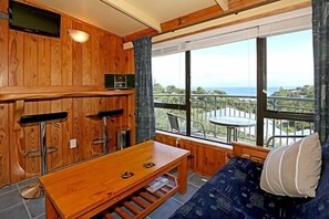 TV, DVD-spiller og stereoanlegg