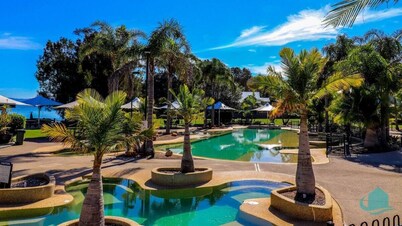 25 - Plover - Executive Deluxe Resort Villa beliggende i Raffertys Resort