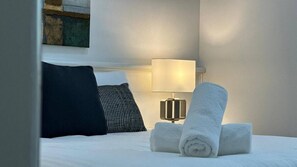 3 habitaciones, tabla de planchar con plancha, wifi y ropa de cama