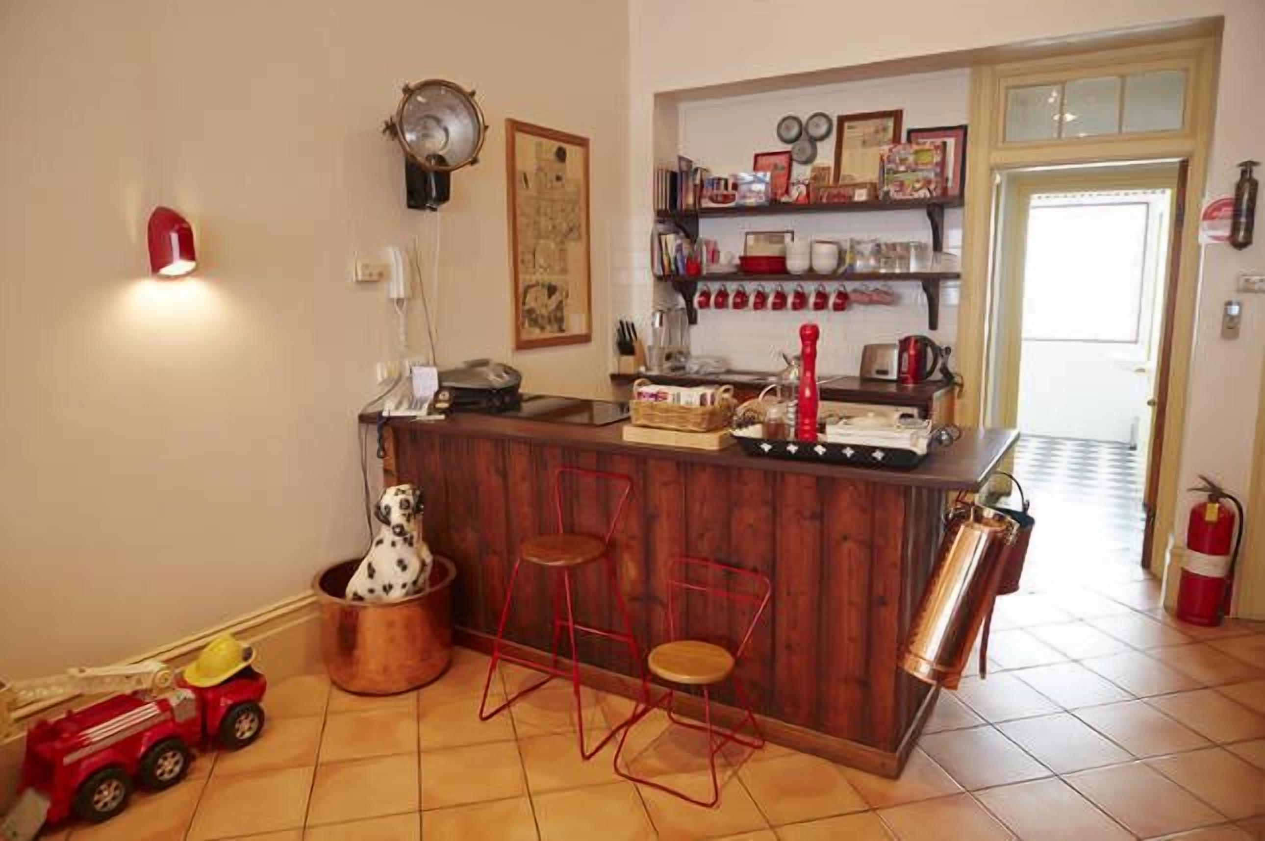 Fire Station Inn - Fire Engine Suite with Spa — image 6