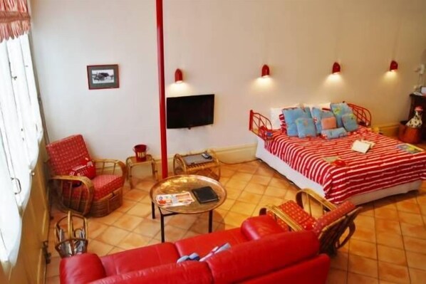 1 habitación, tabla de planchar con plancha, wifi y ropa de cama 