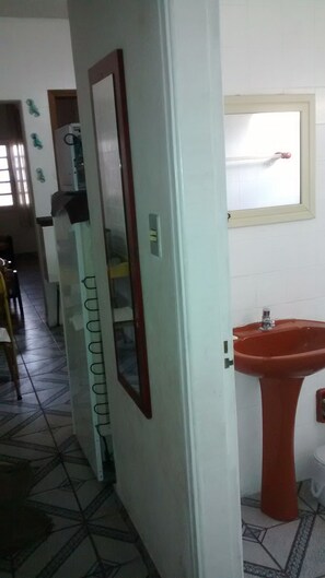Interior - Beach house with garage for 2 cars. Special packages for Christmas and New Year's Eve. (PRAIA GRANDE)