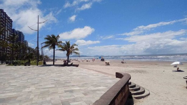 Beach nearby - Beach house with garage for 2 cars. Special packages for Christmas and New Year's Eve. (PRAIA GRANDE)