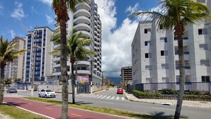 Exterior - Beach house with garage for 2 cars. Special packages for Christmas and New Year's Eve. (PRAIA GRANDE)