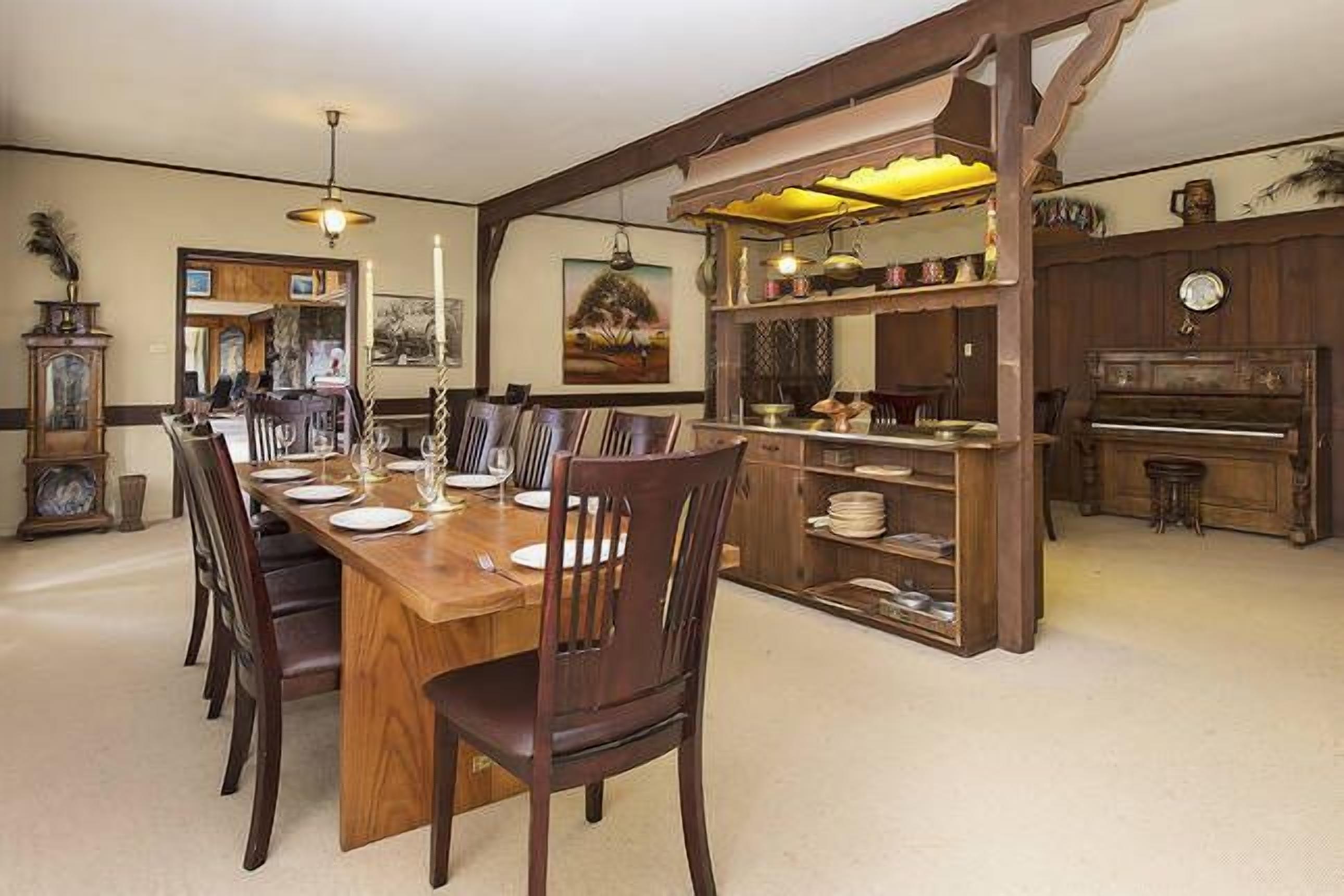 The Range Lodge, Top of Barney's Mountain Range