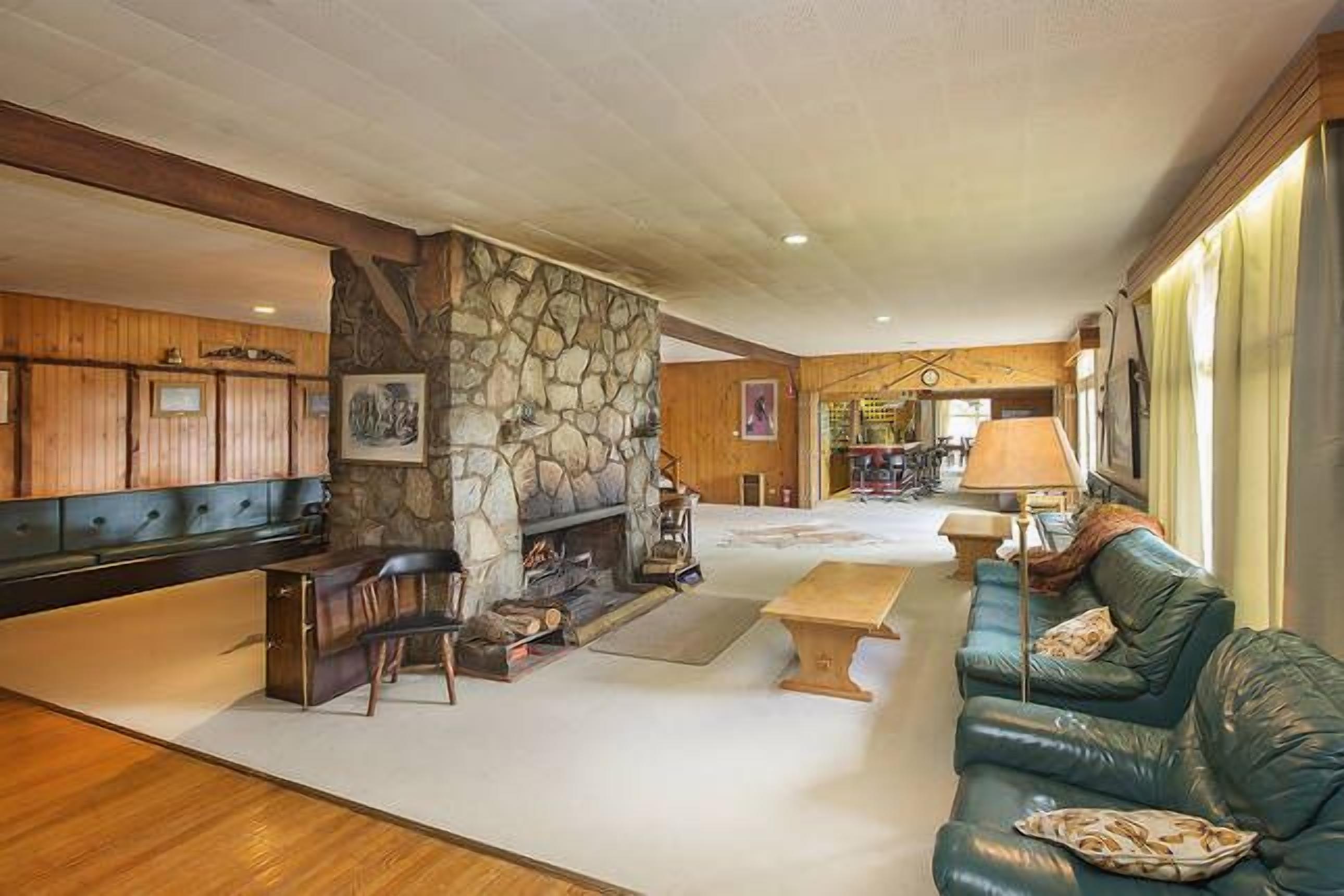 The Range Lodge, Top of Barney's Mountain Range