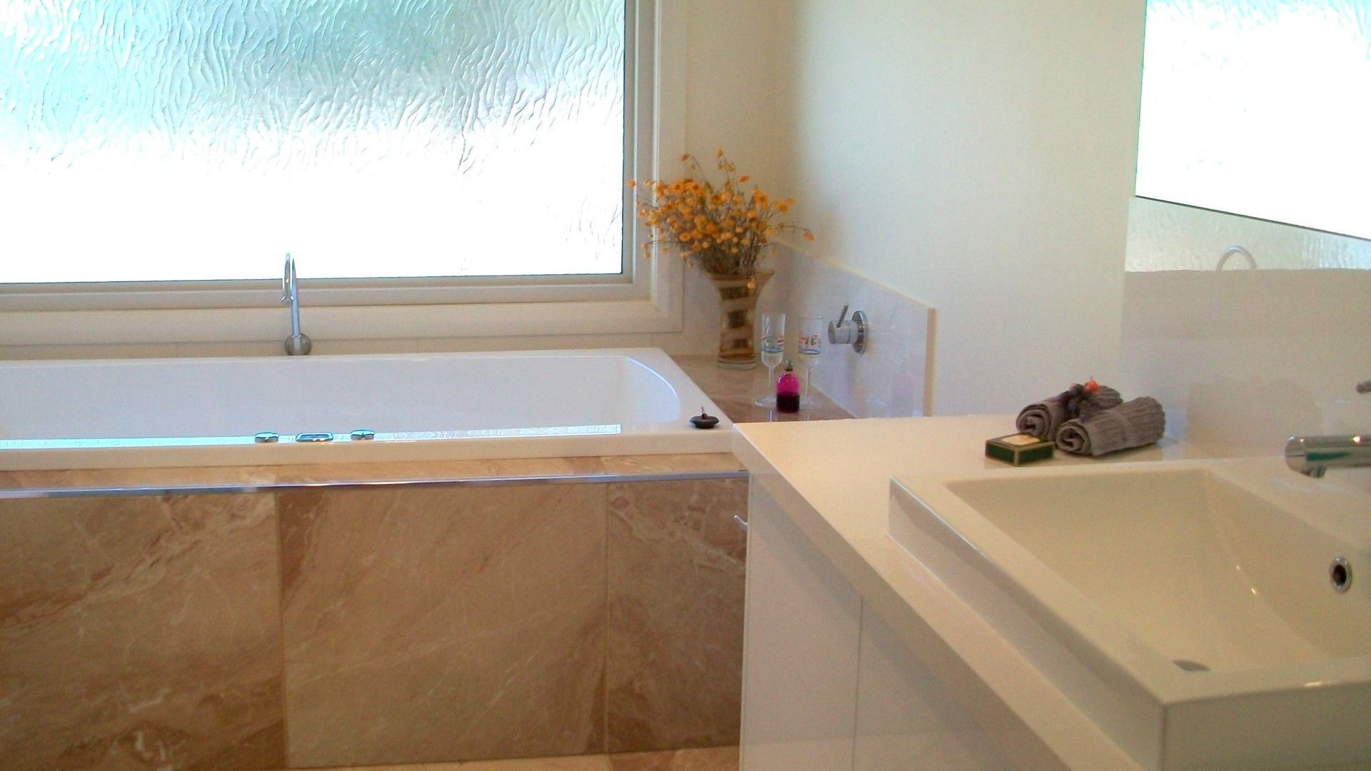 Heathcote Views with wifi , spabath & carport