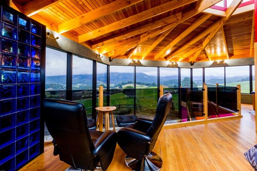 Luxury honeymoon spa getaway Tasmanian upeassa ulkona. Kuten nähdään Getaway!