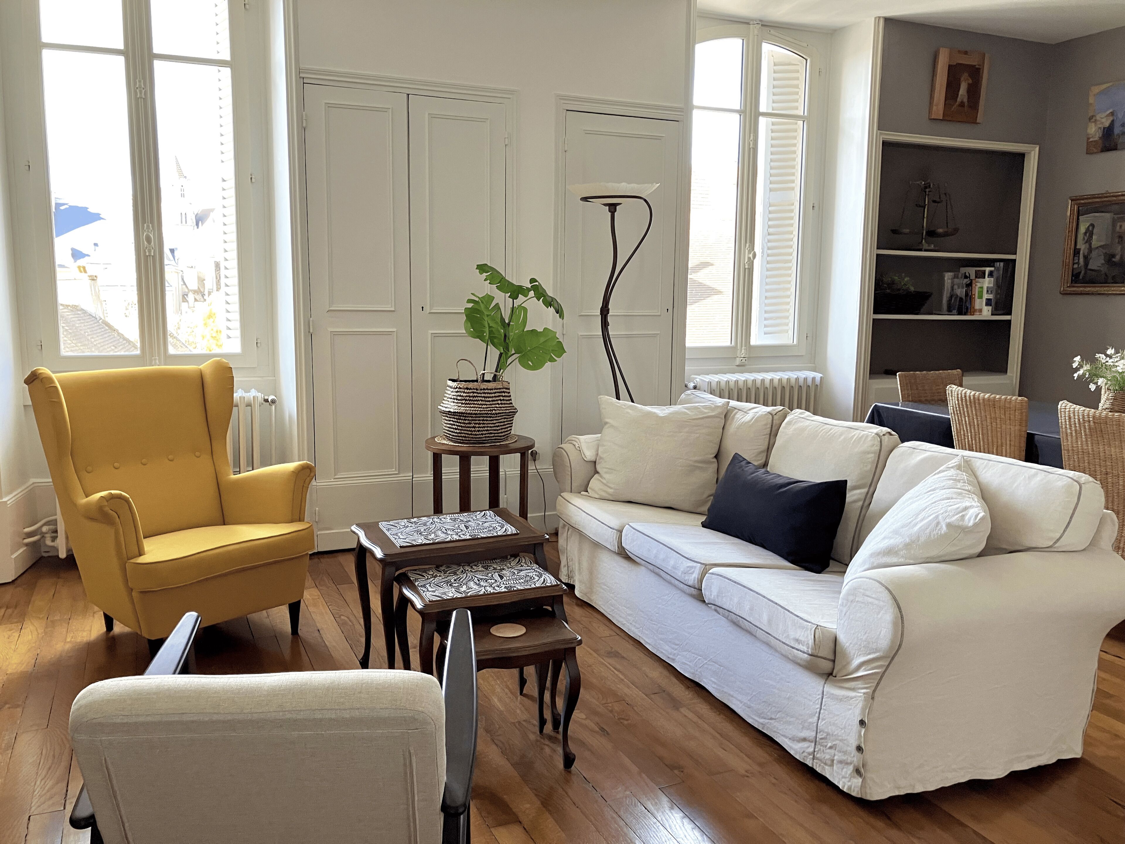 Smart TV, reproductor de DVD, libros y estéreo 