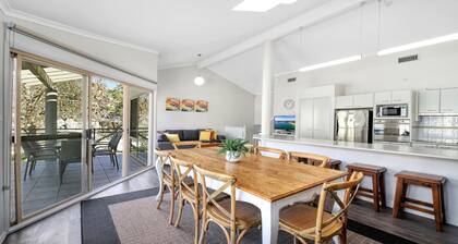 WATERMARK #17 | Pool in complex | Accom Holidays