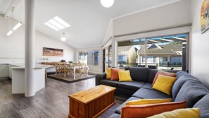 TV - WATERMARK #17 | Pool in complex | Accom Holidays (Terrigal)