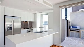 Refrigerador, microondas, horno y lavavajillas
