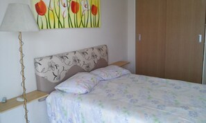 1 habitación, tabla de planchar con plancha, wifi y ropa de cama