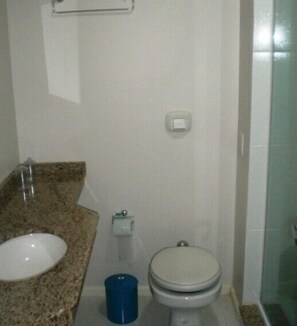 Ducha, toallas, papel higiénico