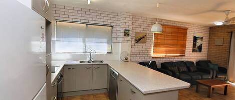 Mikrobølgeovn, ovn, opvaskemaskine