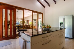 Interior - Stunning Family Resort Style Home - Swimming Pool + Full Tennis Court (Kewarra Beach)