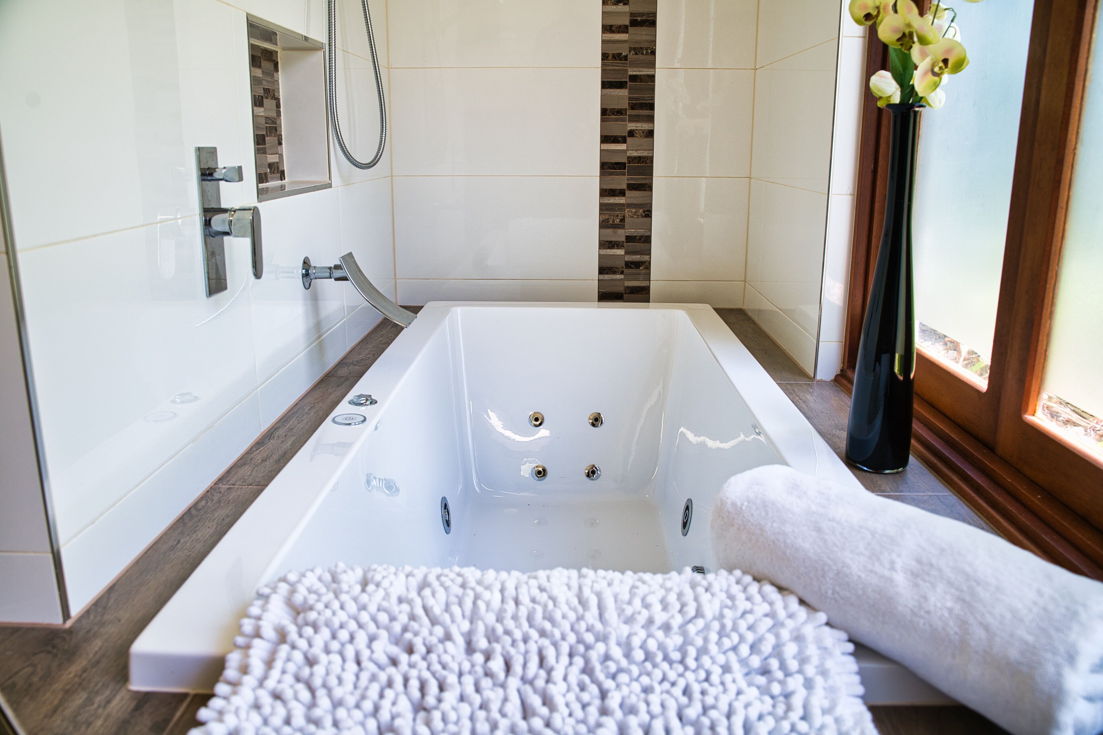 Stunning Family Resort Style Home - Swimming Pool + Full Tennis Court — image 19