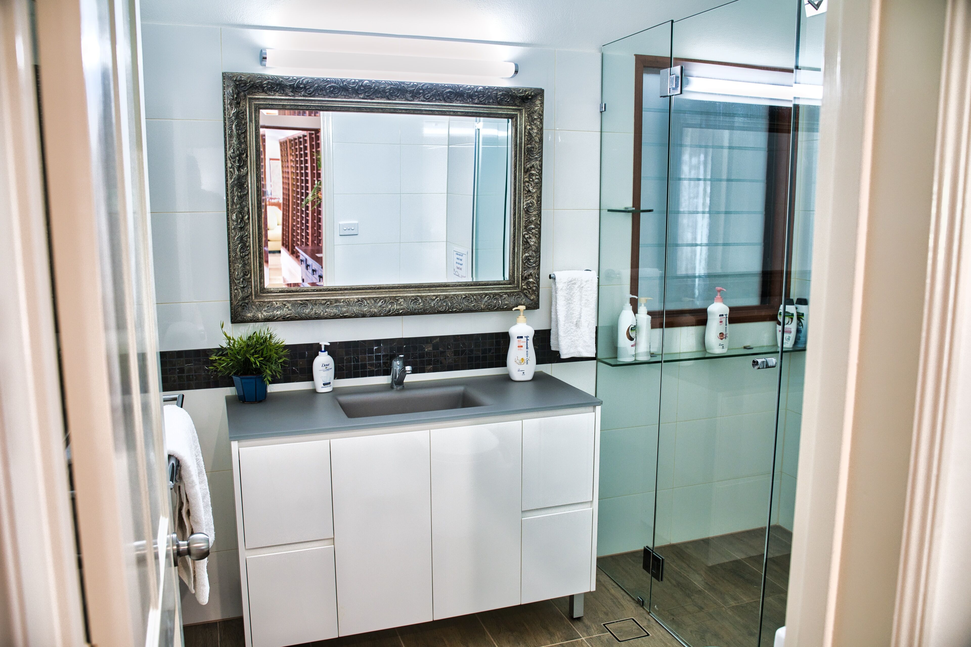 Stunning Family Resort Style Home - Swimming Pool + Full Tennis Court — image 23