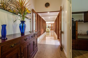 Interior - Stunning Family Resort Style Home - Swimming Pool + Full Tennis Court (Kewarra Beach)