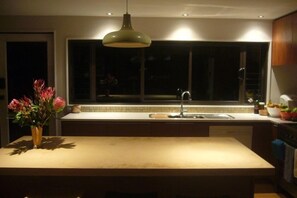 Fridge, microwave, oven, stovetop - Shelly Beach Home and Studio, seaside views galore (Shelly Beach (Putaki Bay))