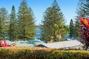 Property grounds - HEADLANDS 2: 2  BR, 1  BA Apartment in Port Macquarie, Sleeps 4 (Port Macquarie)