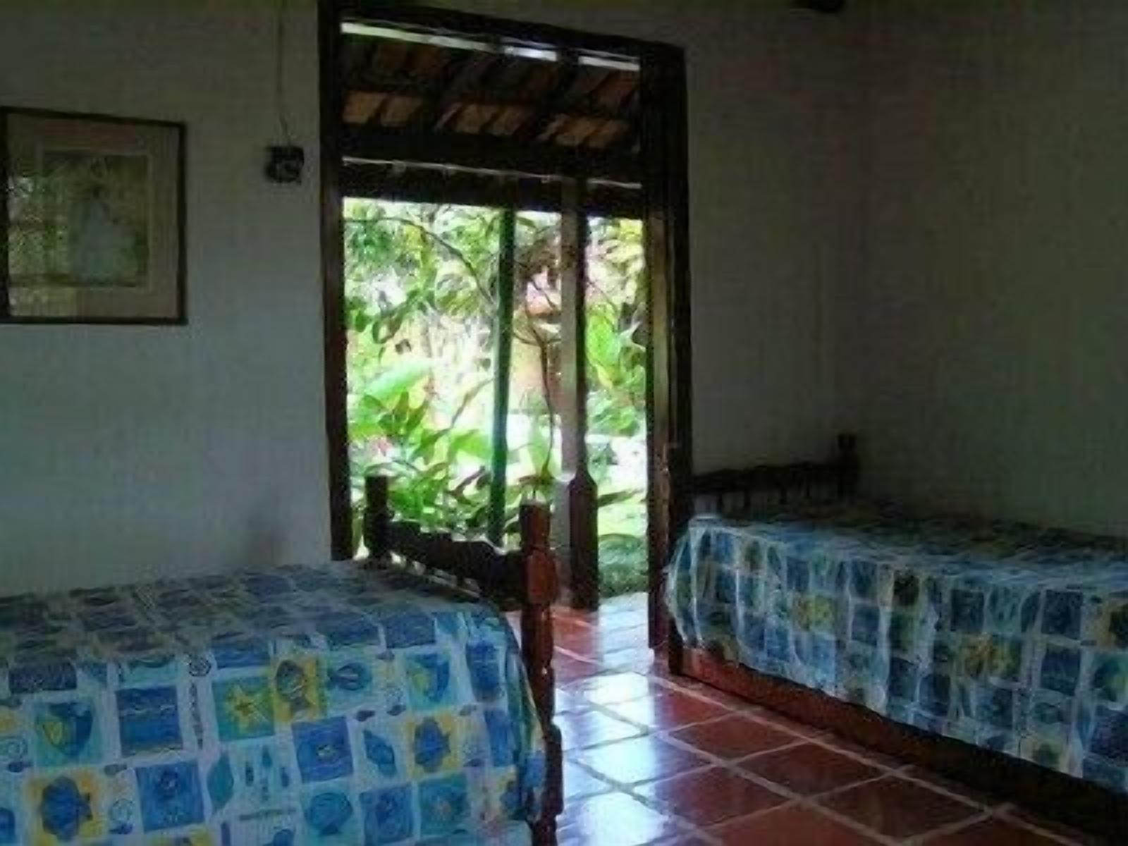 Beautiful beach and beautiful garden in the middle of nature, 6 suites, large living room, peace and sun.