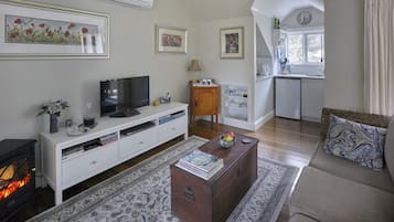 Smart TV, DVD player, video library, stereo