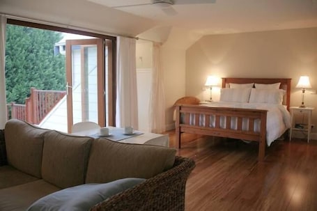 1 Schlafzimmer, Bügeleisen/Bügelbrett, WLAN, Bettwäsche. Die Weiden in der Kurrajong Luxury Loft Suite