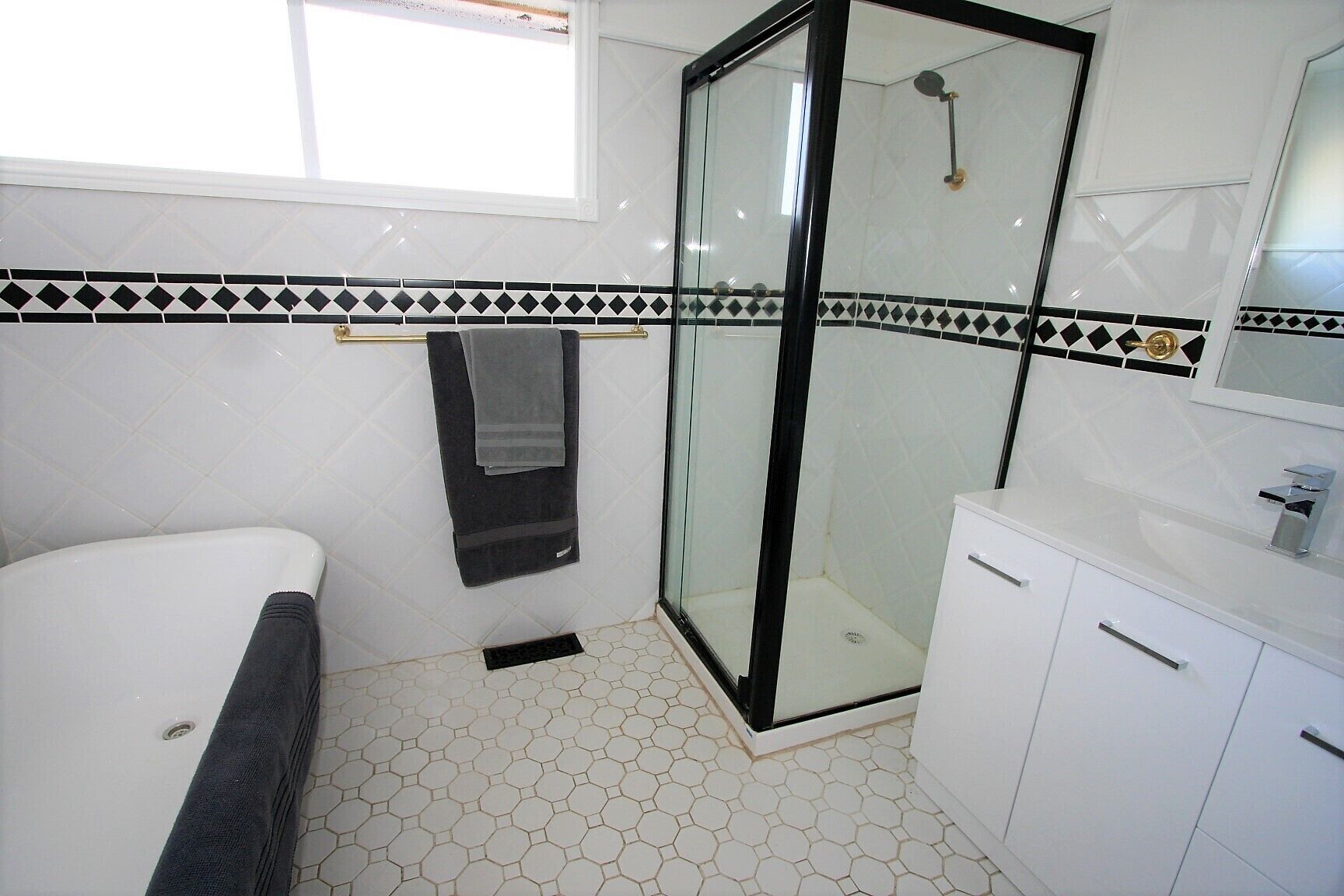 Beaumaris Grand Dame - Child & Pet friendly — image 21