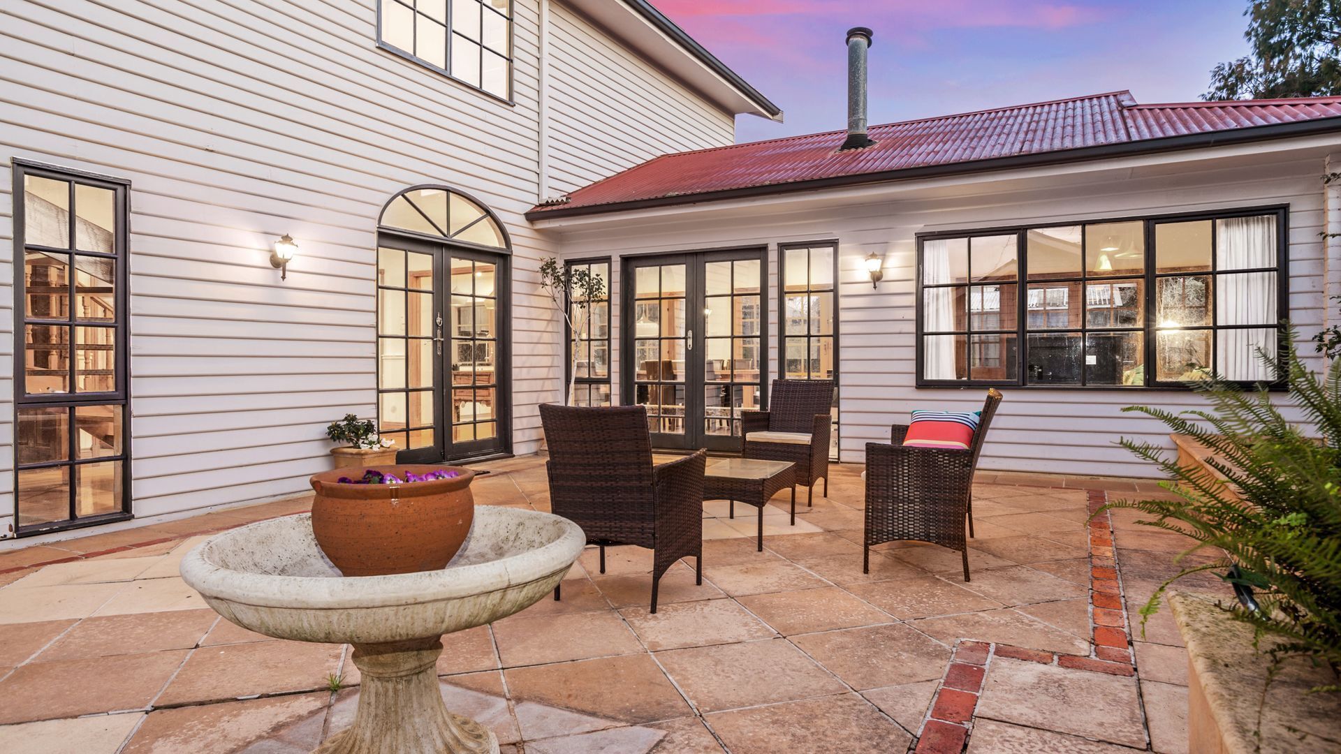 Beaumaris Grand Dame - Child & Pet friendly — image 7