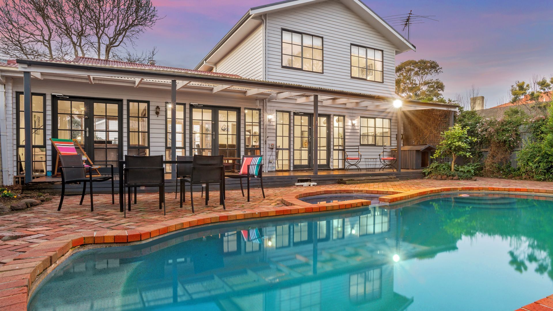 Beaumaris Grand Dame - Child & Pet friendly — image 4