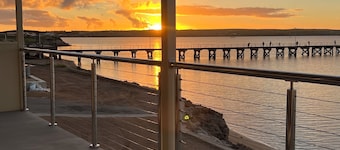 Beachside & Jetty View Apt 5 (Harbour Master) New Large Balcony by April26