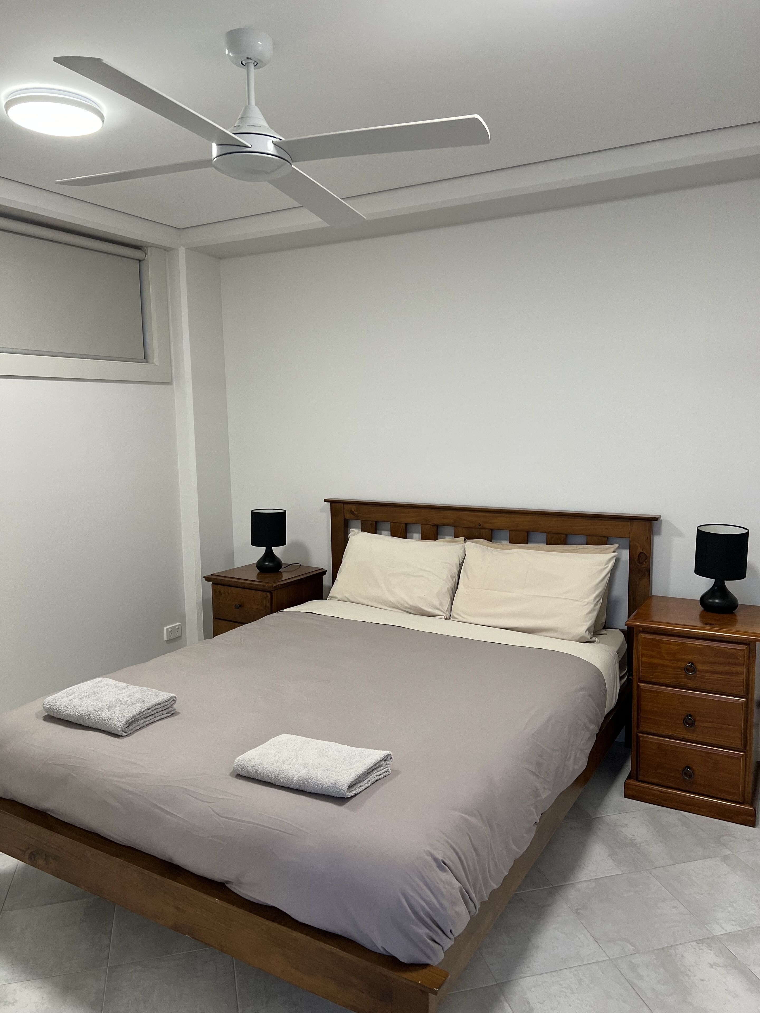 1 dormitorio, tabla de planchar con plancha, wifi gratis y ropa de cama