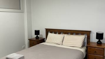 1 chambre, fer et planche Ă repasser, Wi-Fi gratuit, draps fournis