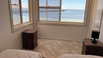 1 slaapkamer, een strijkplank/strijkijzer, gratis wifi, beddengoed