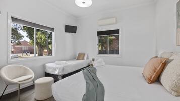 3 bedrooms, iron/ironing board, WiFi, bed sheets