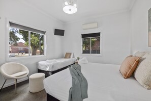 3 chambres, fer et planche à repasser, Wi-Fi, draps fournis