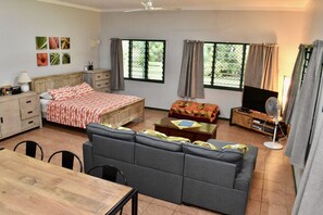 1 habitación, tabla de planchar con plancha, wifi y ropa de cama 