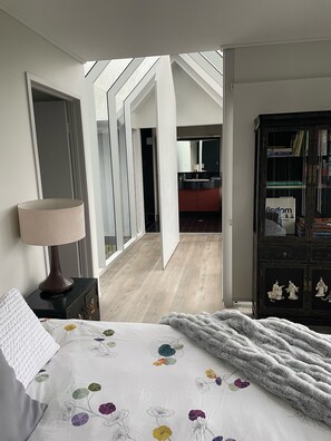 4 bedrooms, iron/ironing board, travel crib, free WiFi