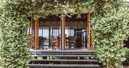 Mount Tamborine Retreat - A Touch of Luxury Surrounded by Forest
