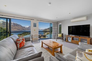 Smart TV, fireplace, Netflix, books