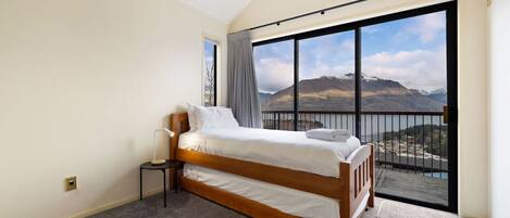 4 Schlafzimmer, Schreibtisch, Bügeleisen/Bügelbrett, kostenloses WLAN