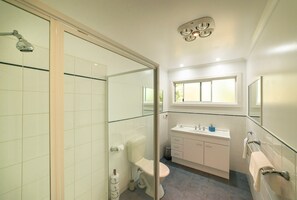 Bathtub, hair dryer, towels