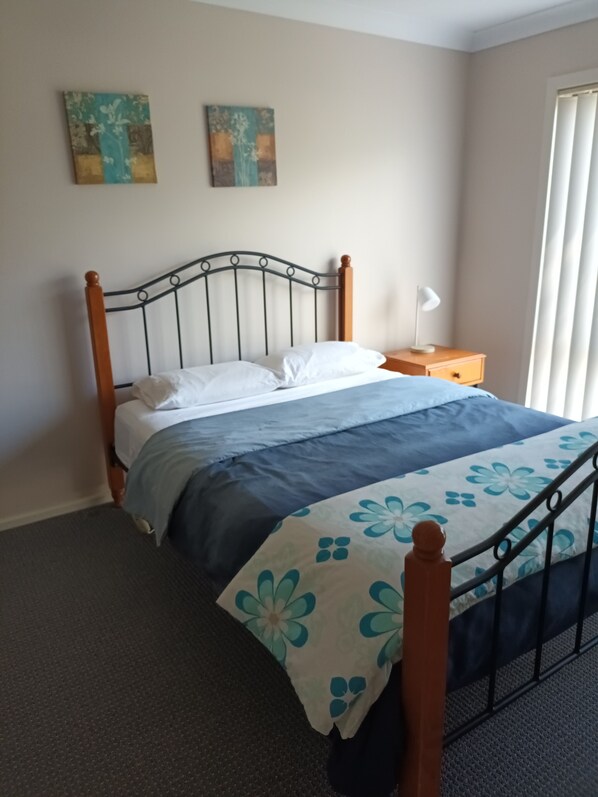 3 bedrooms, bed sheets