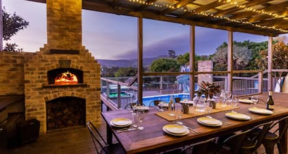 Retreat at Renfrew – Entertainers Delight with Spa, Pizza Oven & Sunset Views