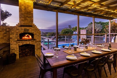 Retreat at Renfrew – Entertainers Delight with Spa, Pizza Oven & Sunset Views